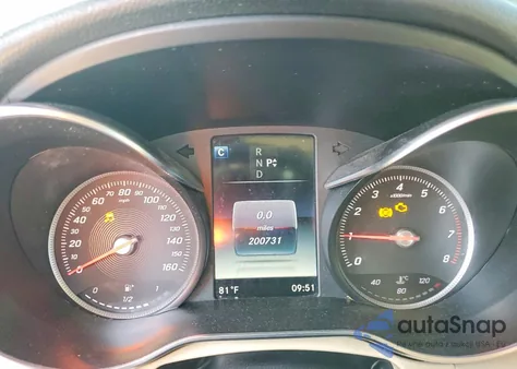 2017 Mercedes-Benz C 300 4Matic z USA, uszkodzony, nr VIN 55SWF4KB3HU214281